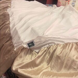 Chic Satin Comforter in White and Gold